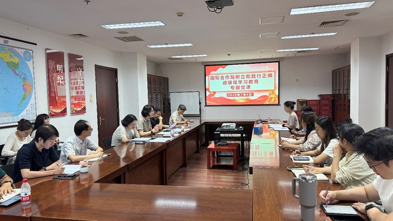 “树立和践行正确政绩观”学习教育专题党课.jpg